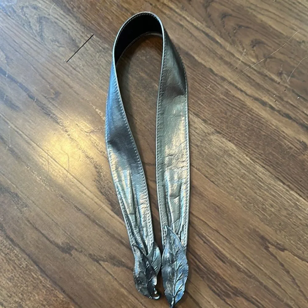 Vintage 80s/90s silvery/bronze faux leather belt with metal‎ leaf buckle